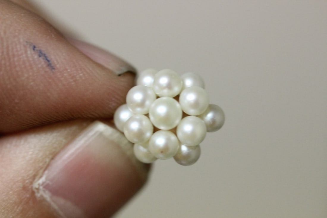 A Pair Of 14 Karat Gold And Pearl Earrings - 5