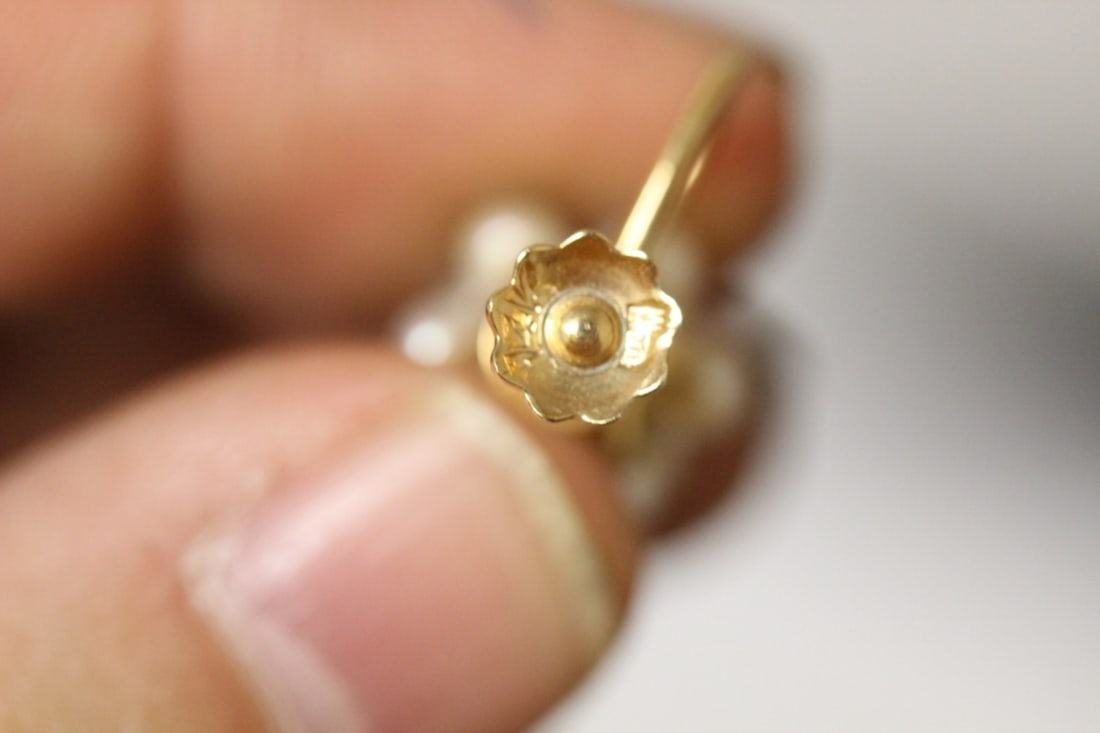A Pair Of 14 Karat Gold And Pearl Earrings - 6