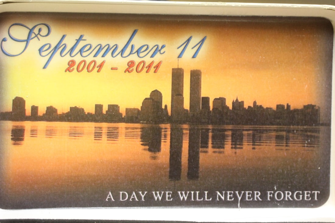 September 9/11 Commemorative Pocket Knife Set: with case - rare