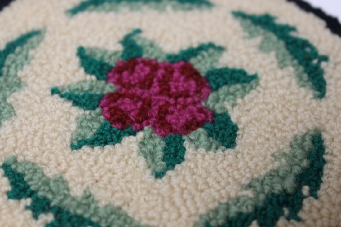 A Vintage Miniature Round Rug - 4