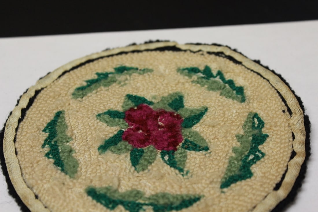 A Vintage Miniature Round Rug - 5
