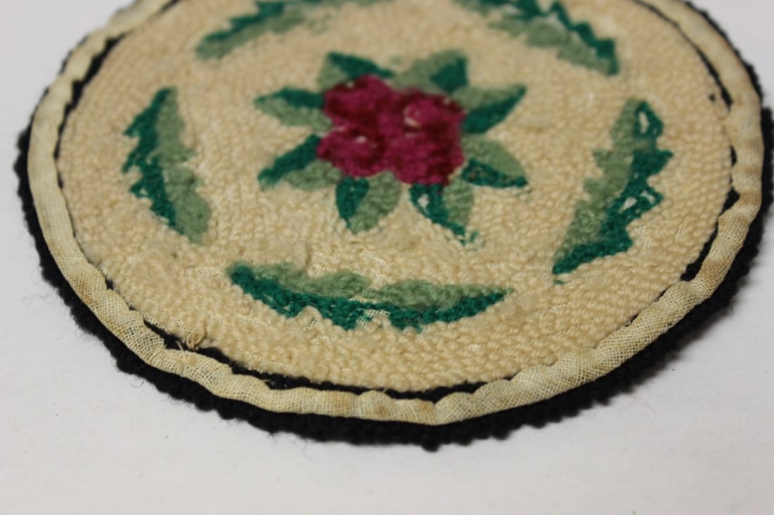 A Vintage Miniature Round Rug - 6