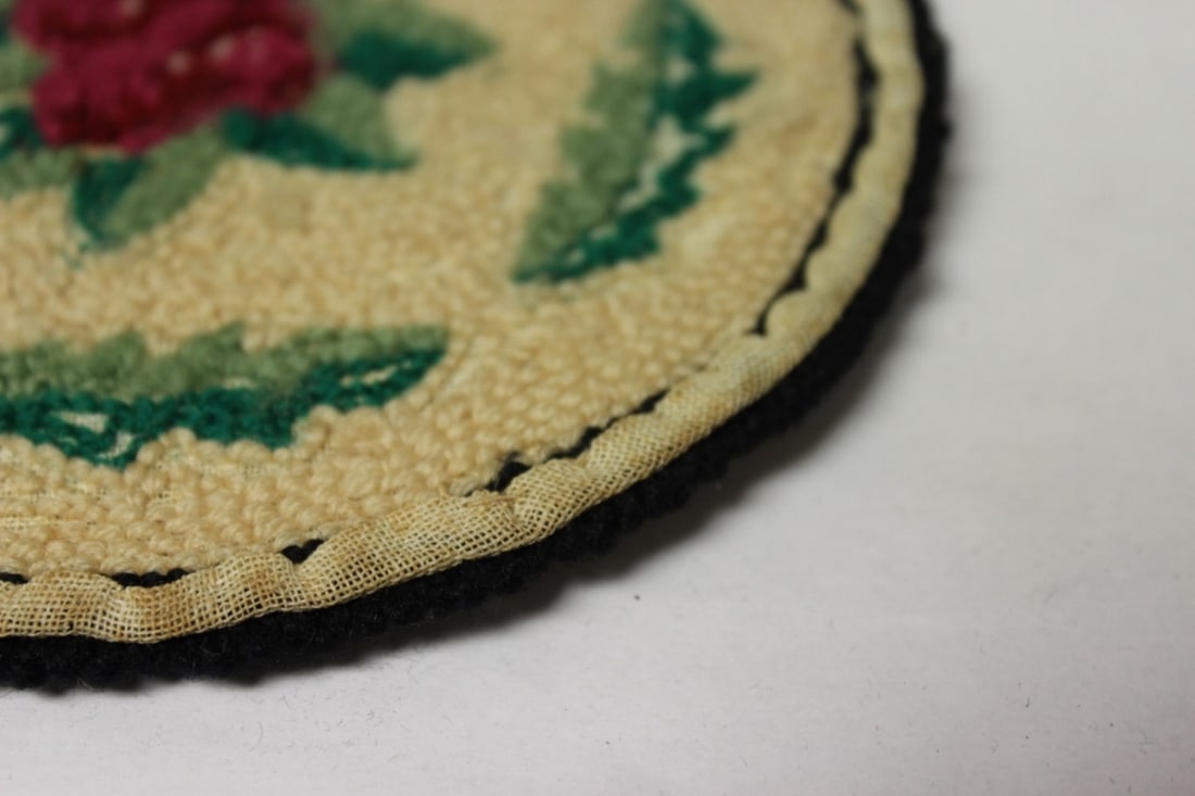 A Vintage Miniature Round Rug - 8