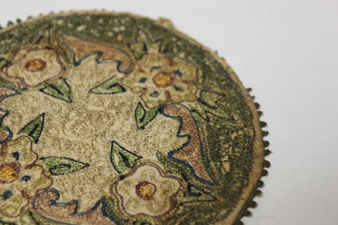 A Vintage Miniature Round Rug - 10