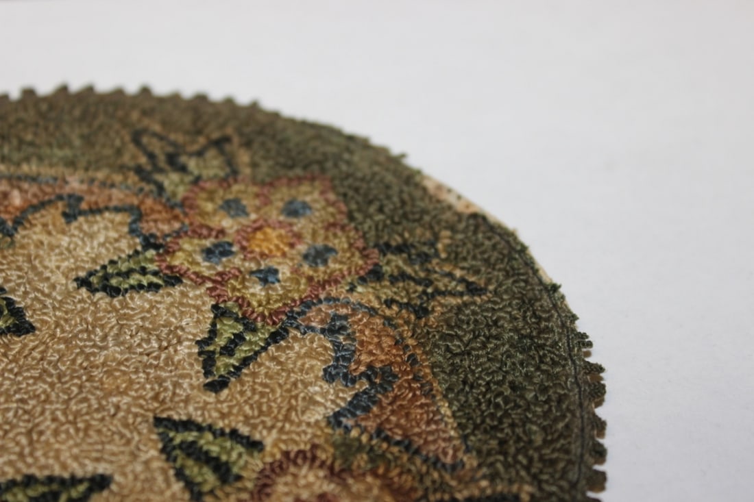 A Vintage Miniature Round Rug - 3