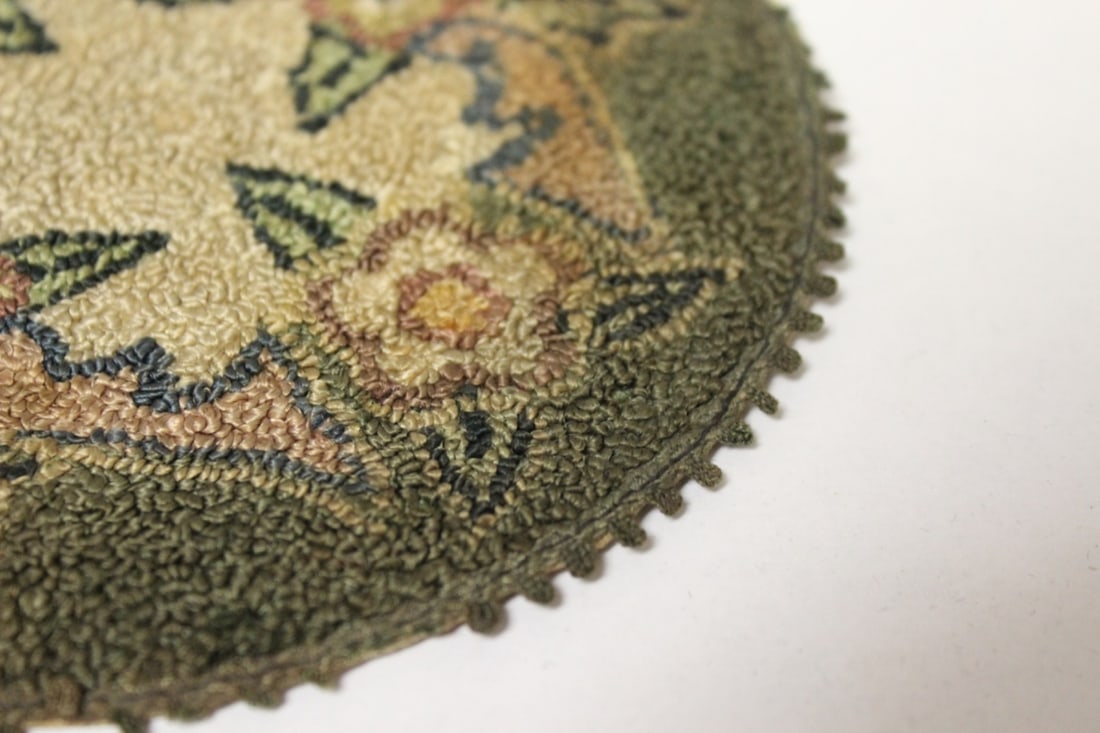 A Vintage Miniature Round Rug - 4