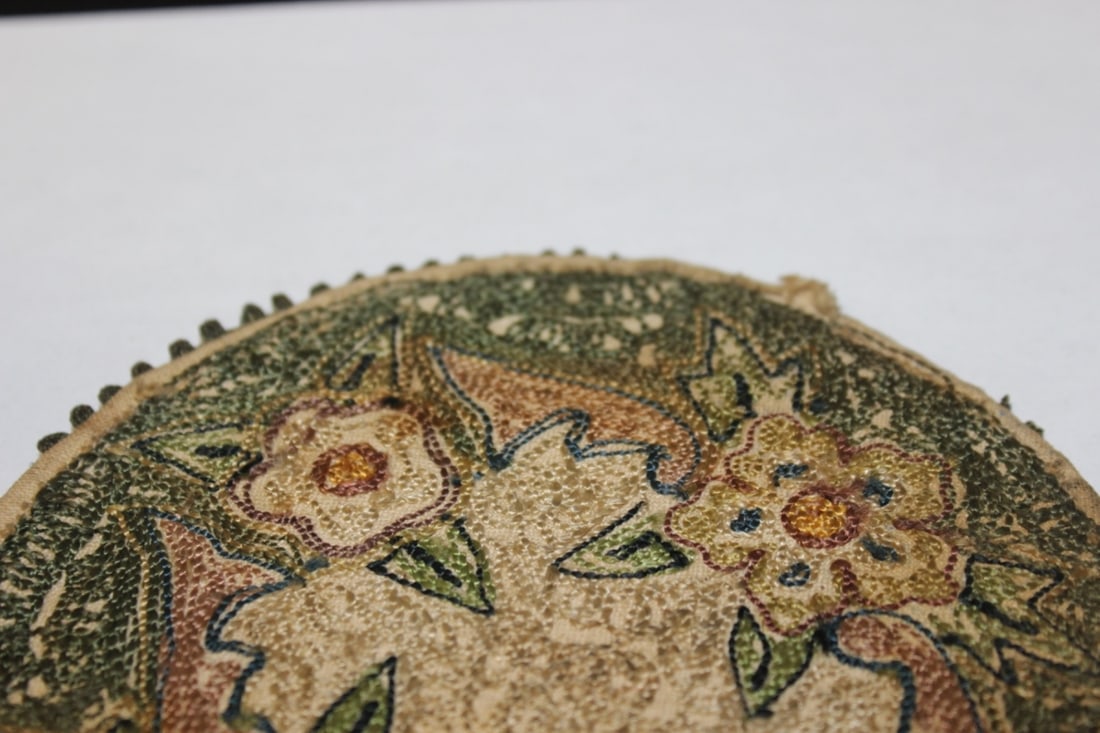 A Vintage Miniature Round Rug - 7