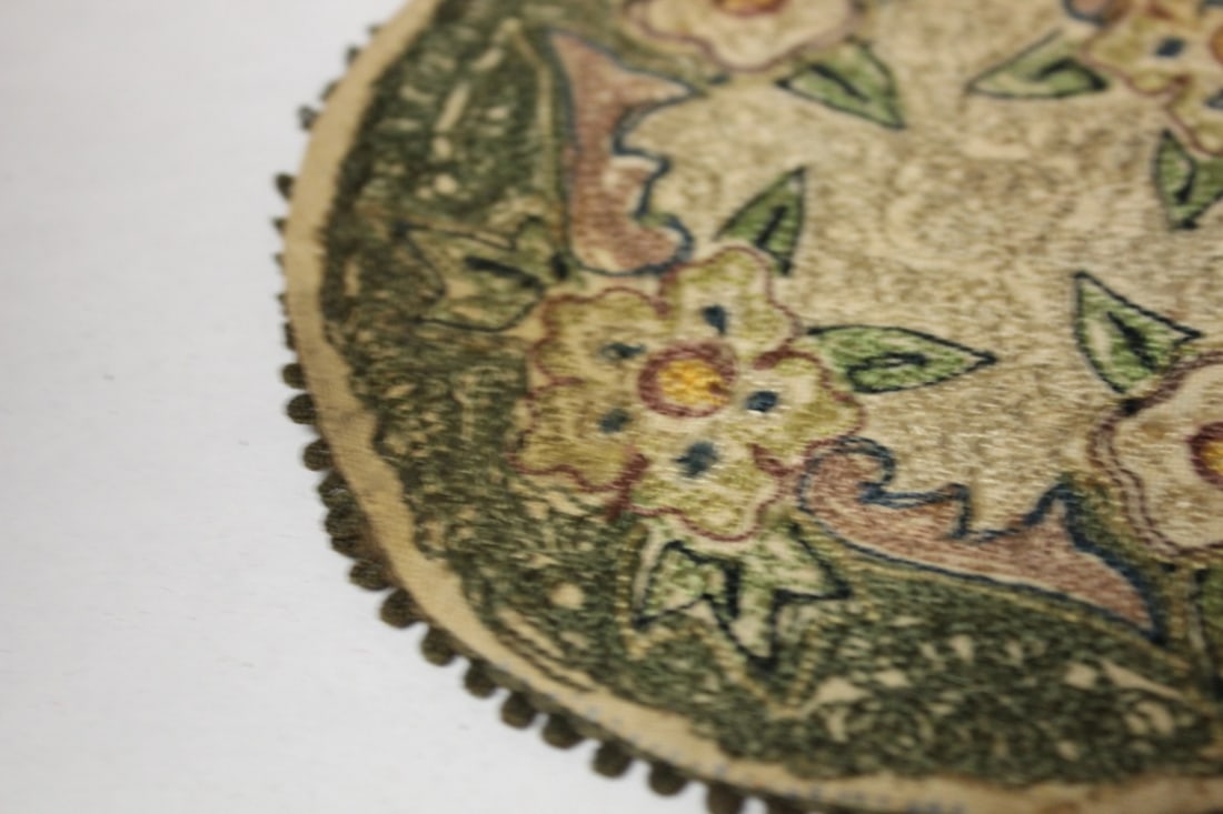 A Vintage Miniature Round Rug - 8