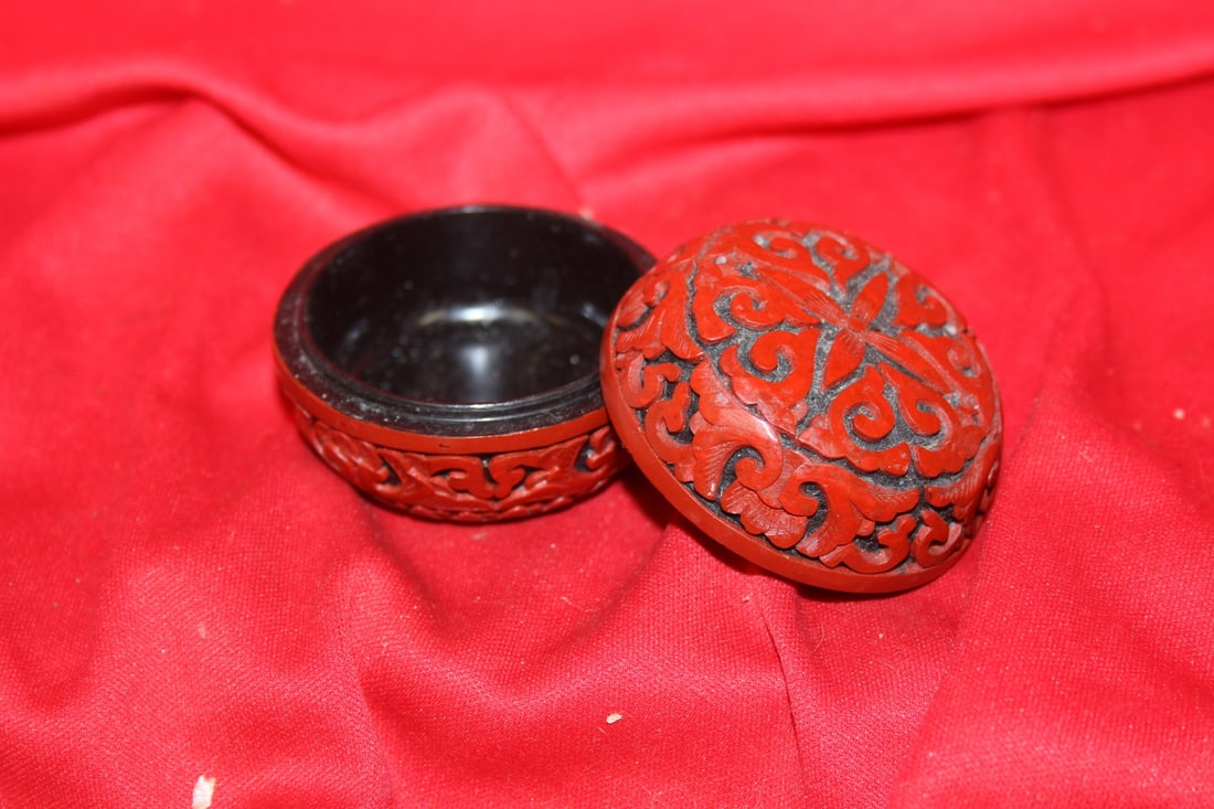 A Cinnabar Trinket Box - 3