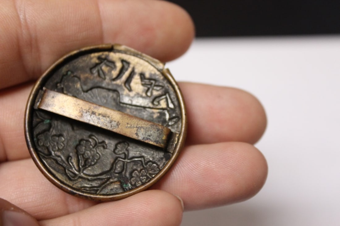 A Very Well Carved Japanese Bronze Button - 3