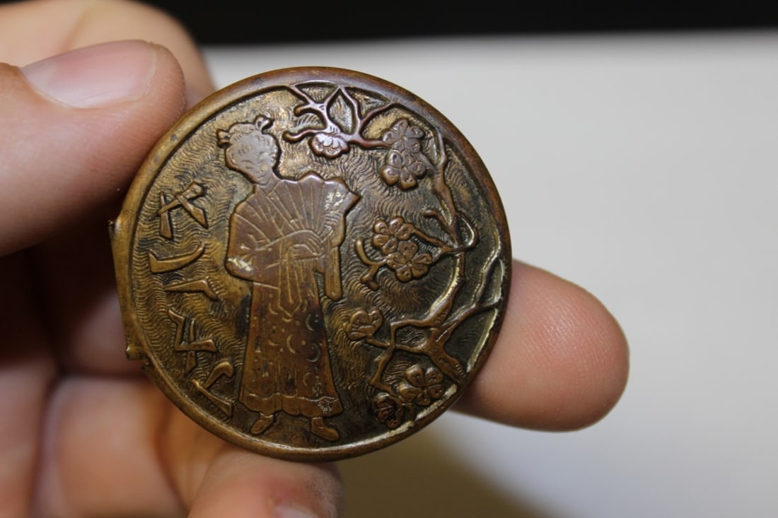 A Very Well Carved Japanese Bronze Button - 5
