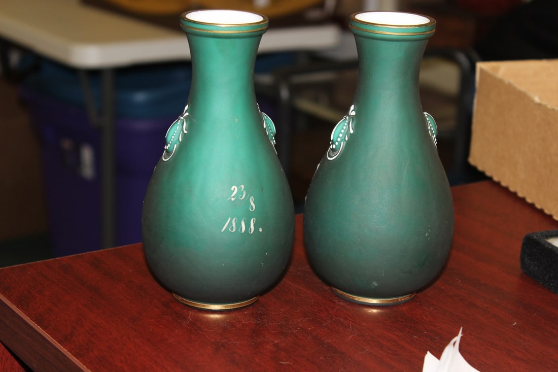 A Pair of Hand Painted Glass Vase - 2
