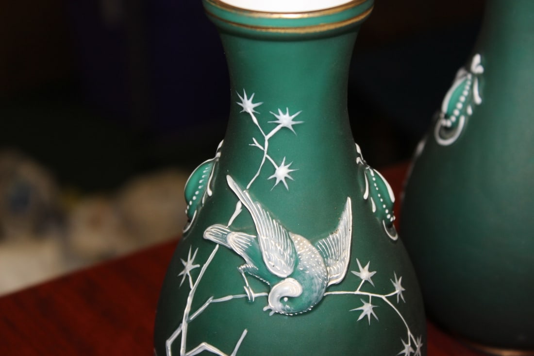 A Pair of Hand Painted Glass Vase - 4