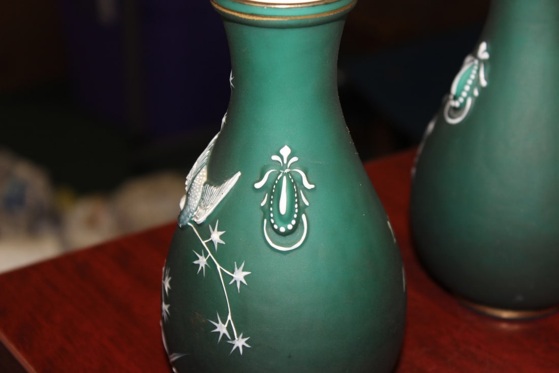A Pair of Hand Painted Glass Vase - 8