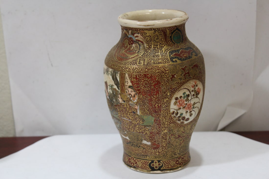 A Japanese Satsuma Vase - 2