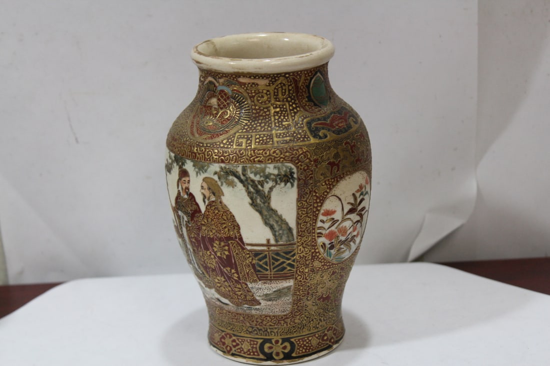A Japanese Satsuma Vase - 4