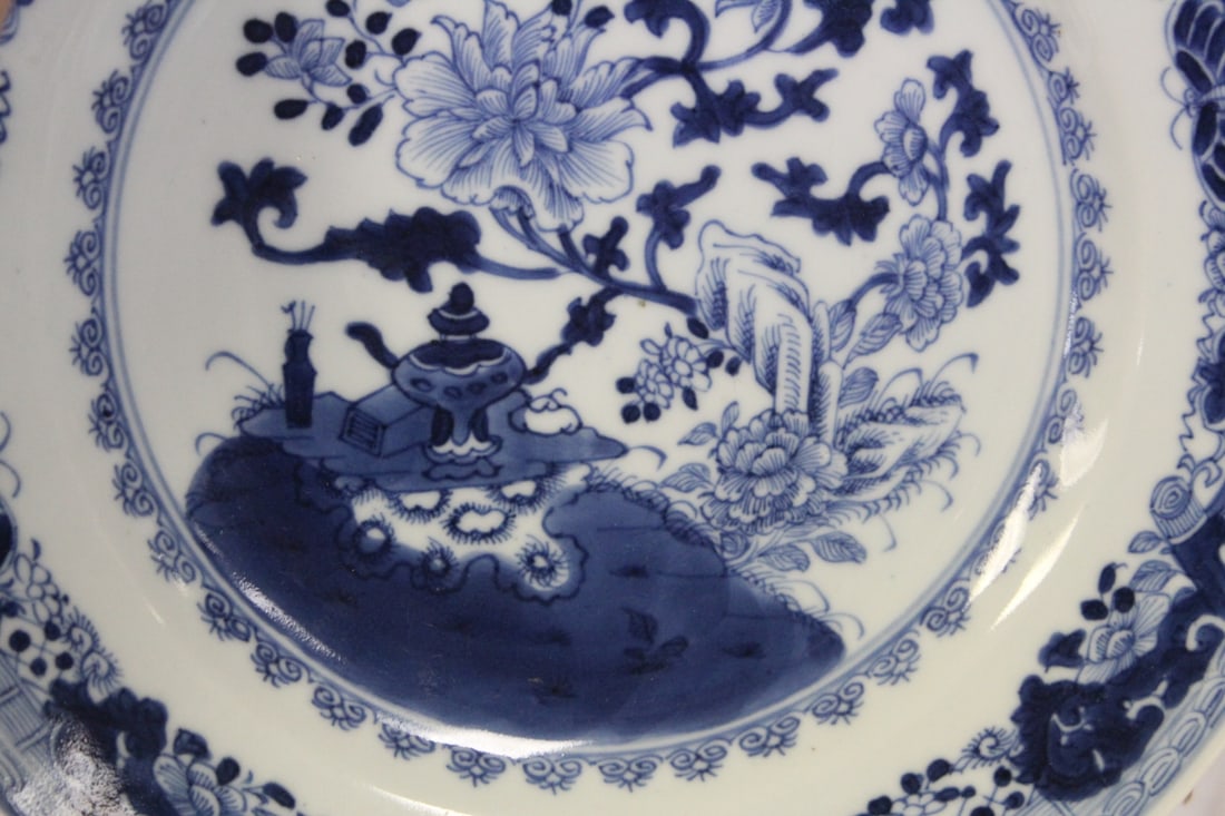 An Antique Chinese Blue and White Export Plate - 2