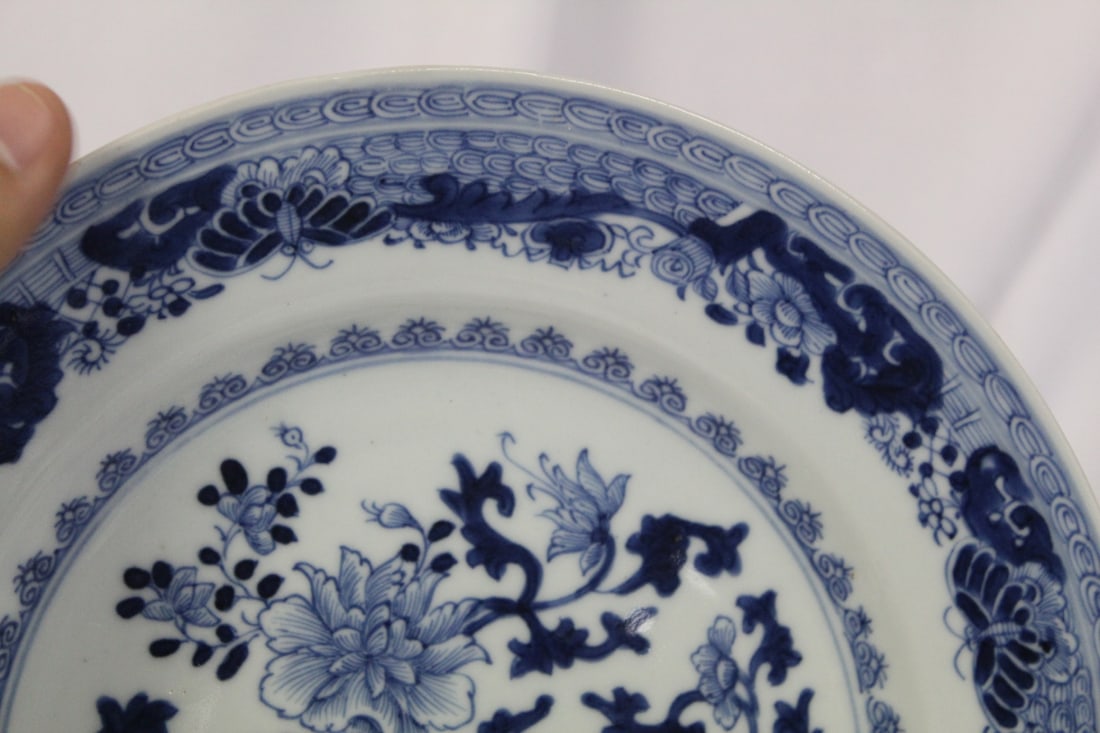 An Antique Chinese Blue and White Export Plate - 4