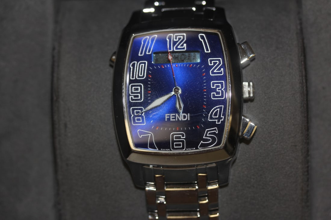 Fendi Watch with Box - 3