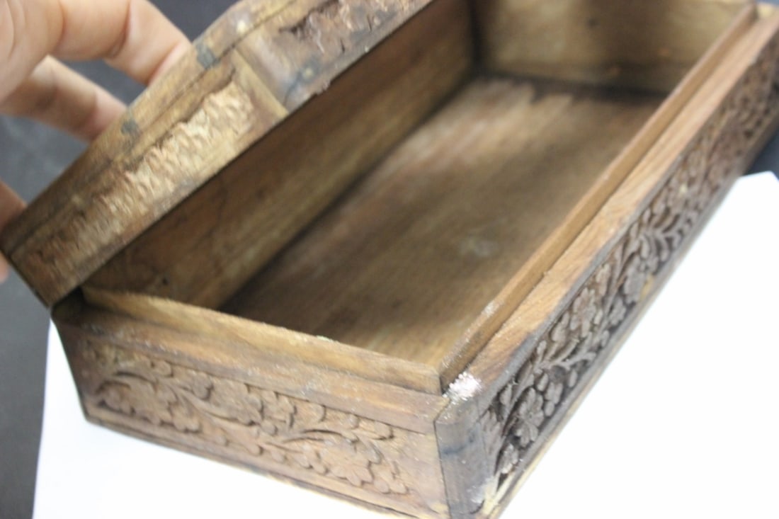 A Carved Wooden Tissue Box - 6