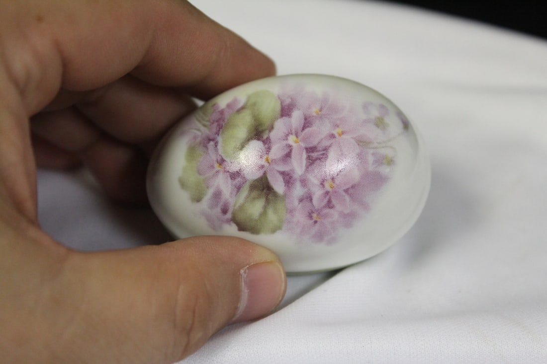 AN Artist Signed Porcelain Trinket Box - 2