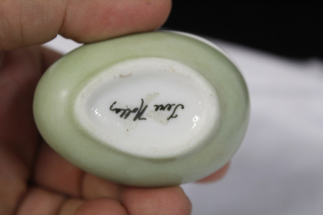 AN Artist Signed Porcelain Trinket Box - 3