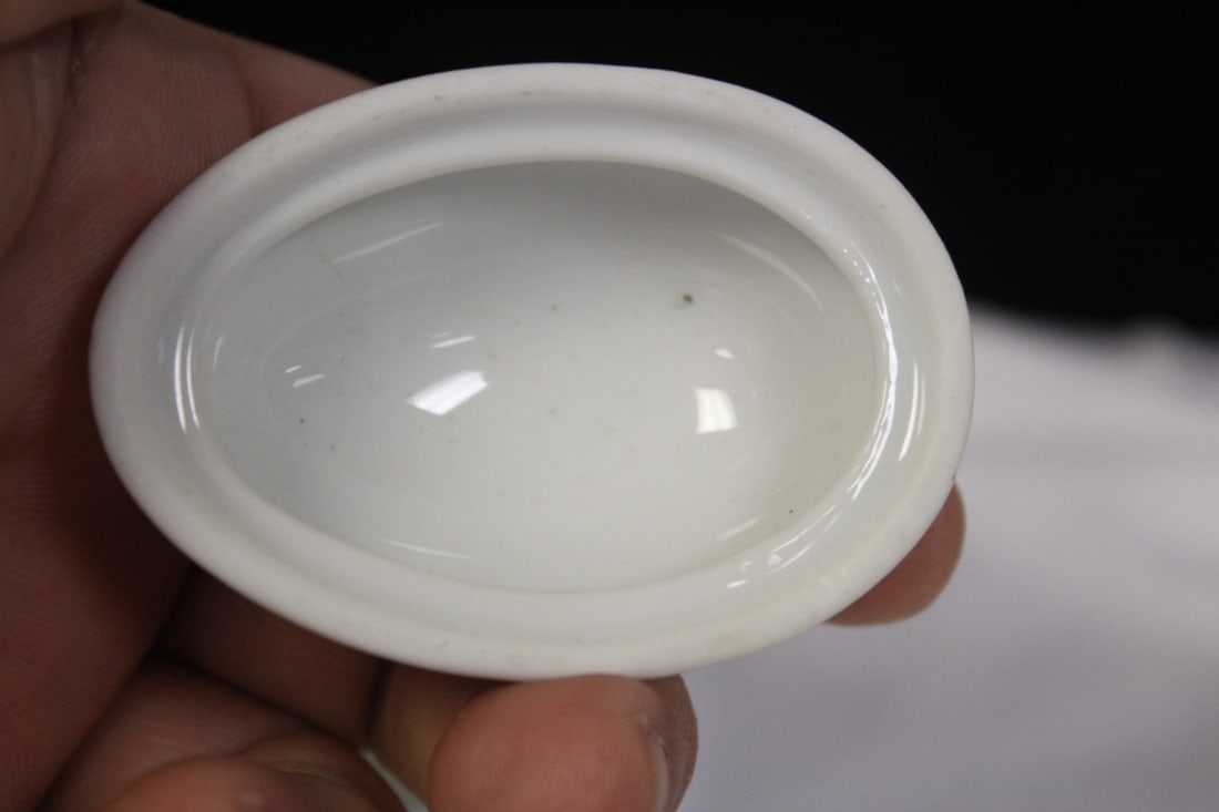 AN Artist Signed Porcelain Trinket Box - 4