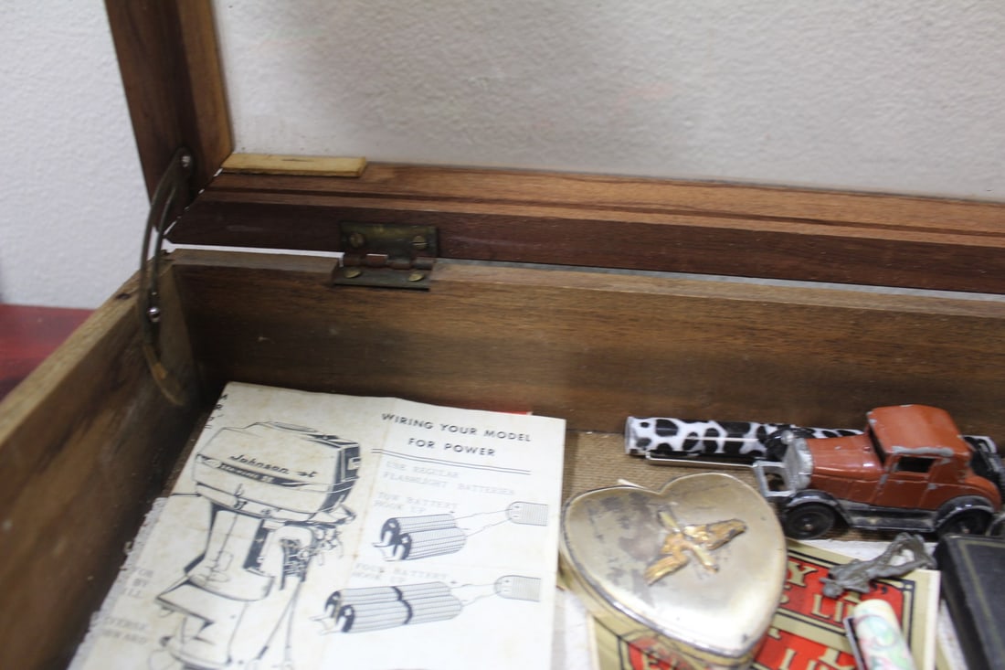 A Vintage Box and Contents - 14