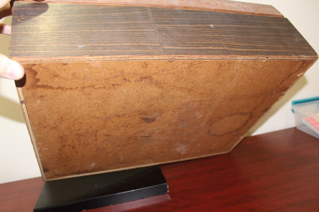 A Vintage Box and Contents - 17