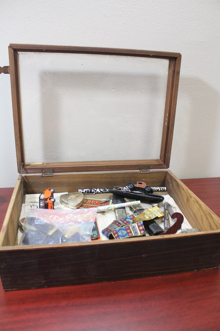 A Vintage Box and Contents - 2