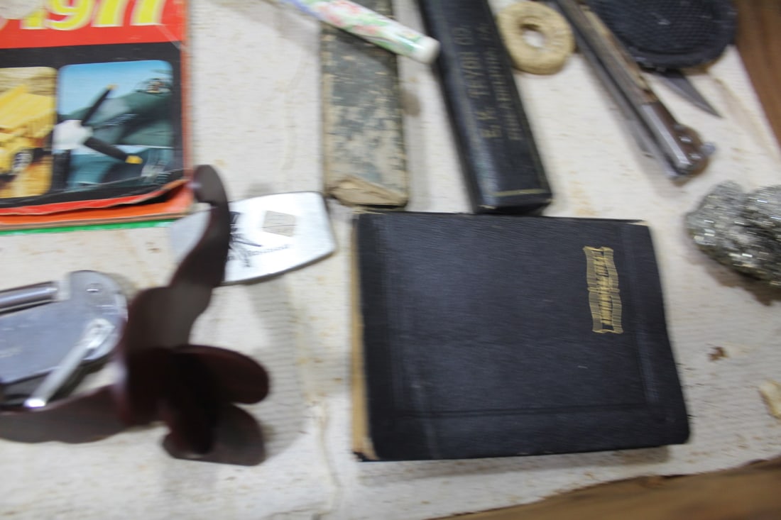 A Vintage Box and Contents - 7