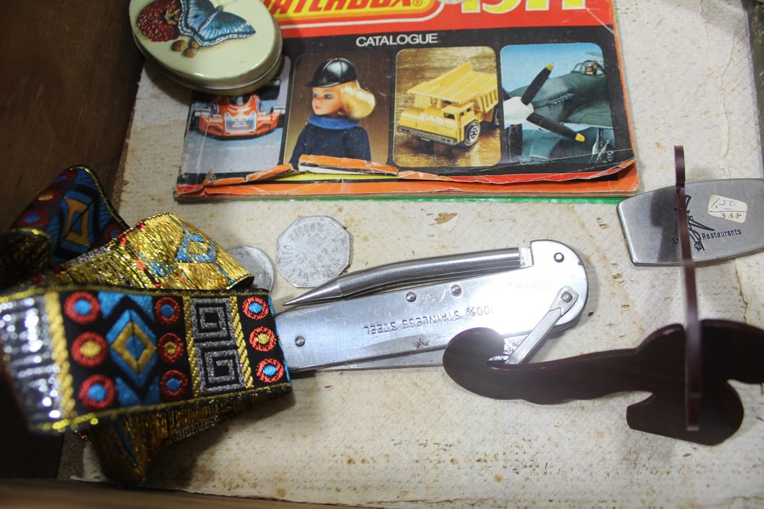 A Vintage Box and Contents - 8
