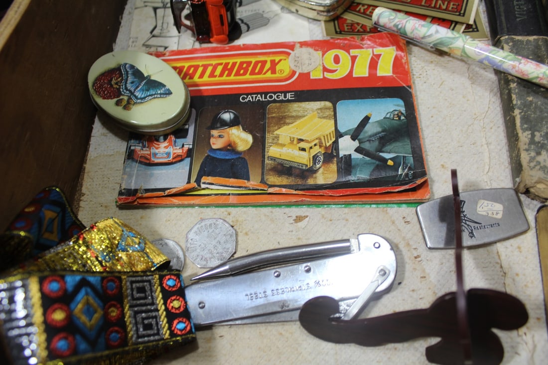 A Vintage Box and Contents - 9