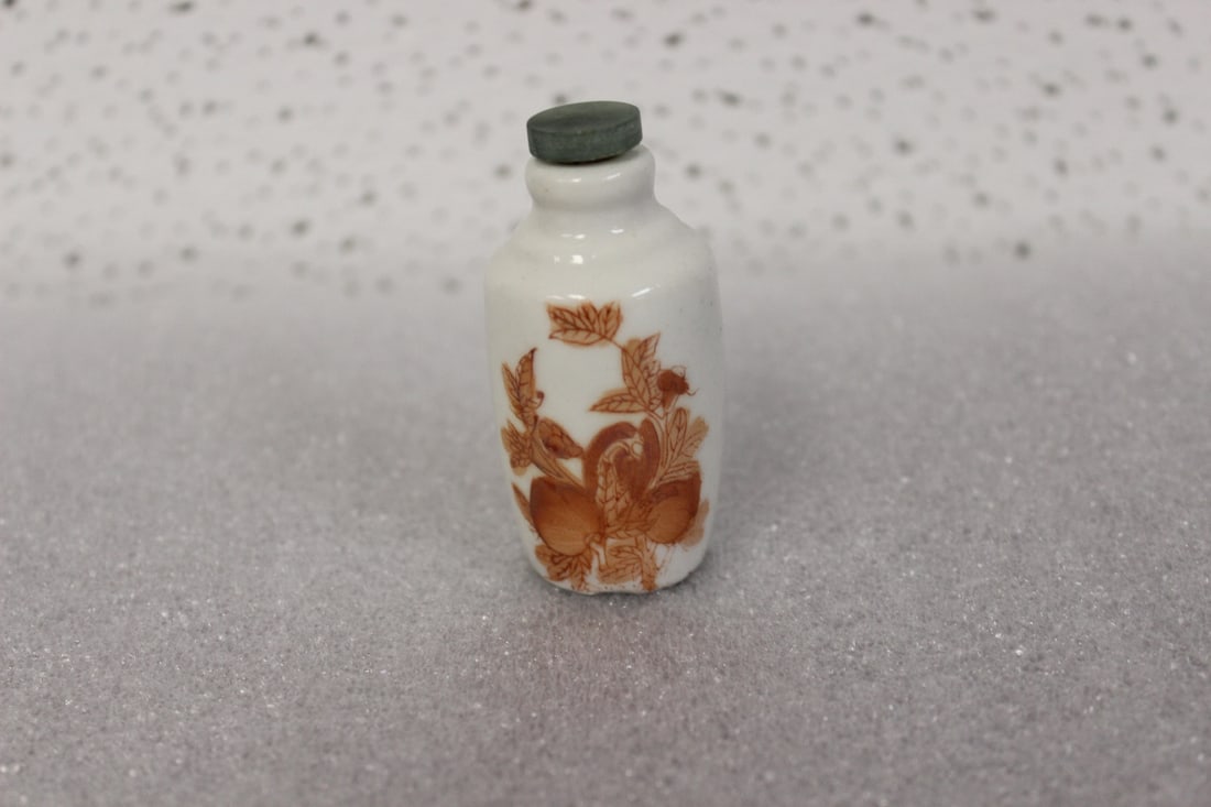 A Vintage Chinese Porcelain Snuff Bottle (1 of 4)