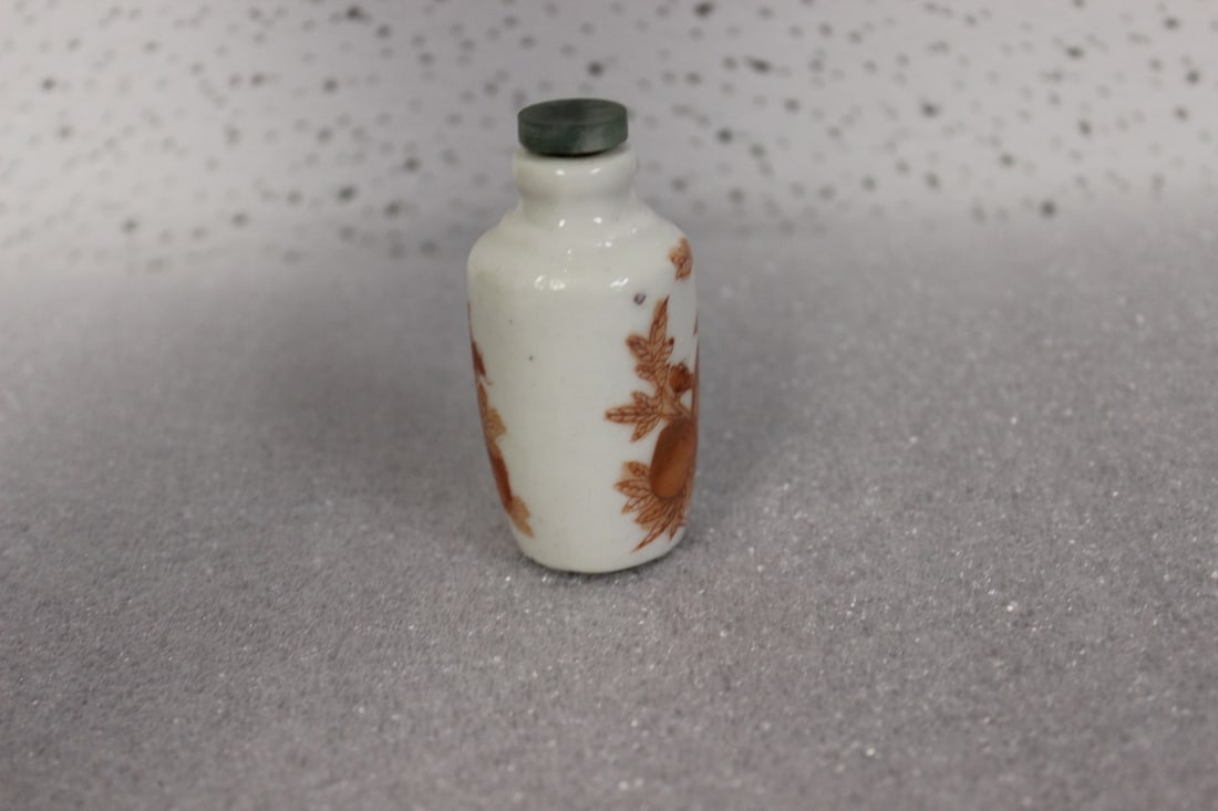 A Vintage Chinese Porcelain Snuff Bottle - 2