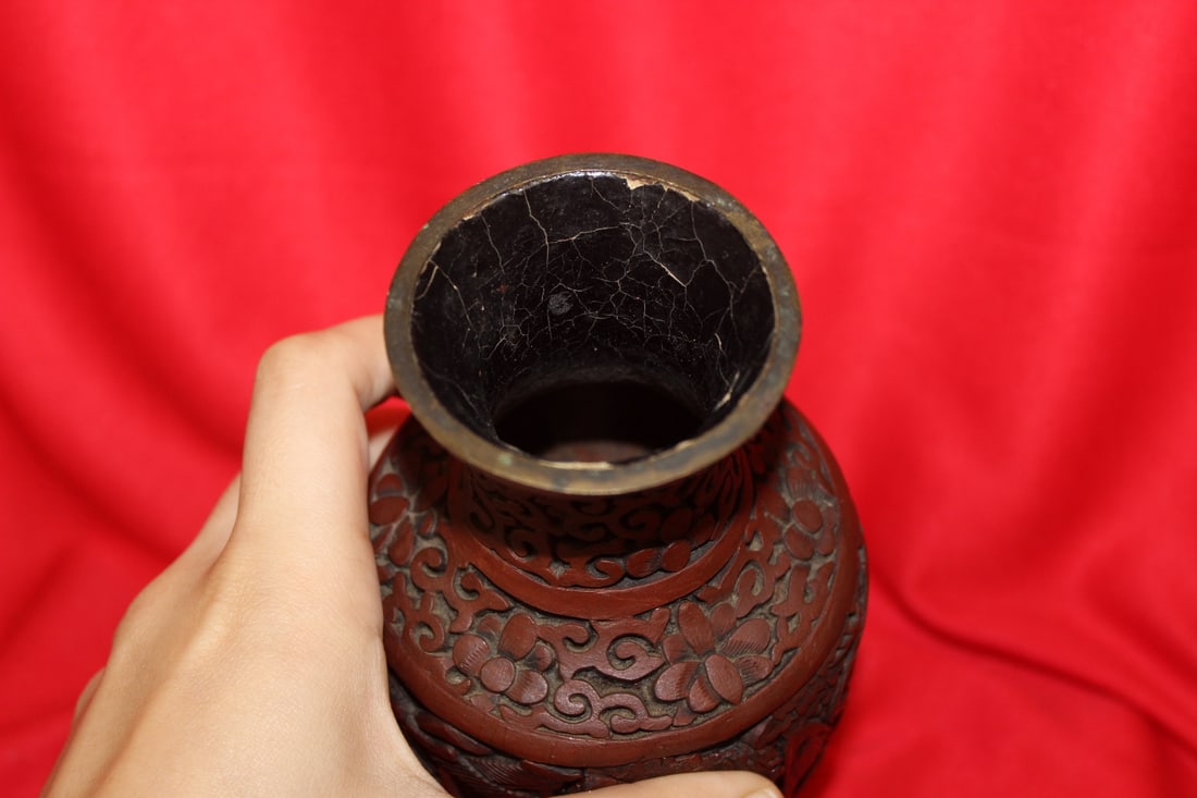 An Antique Lacquer Cinnabar Vase - 2