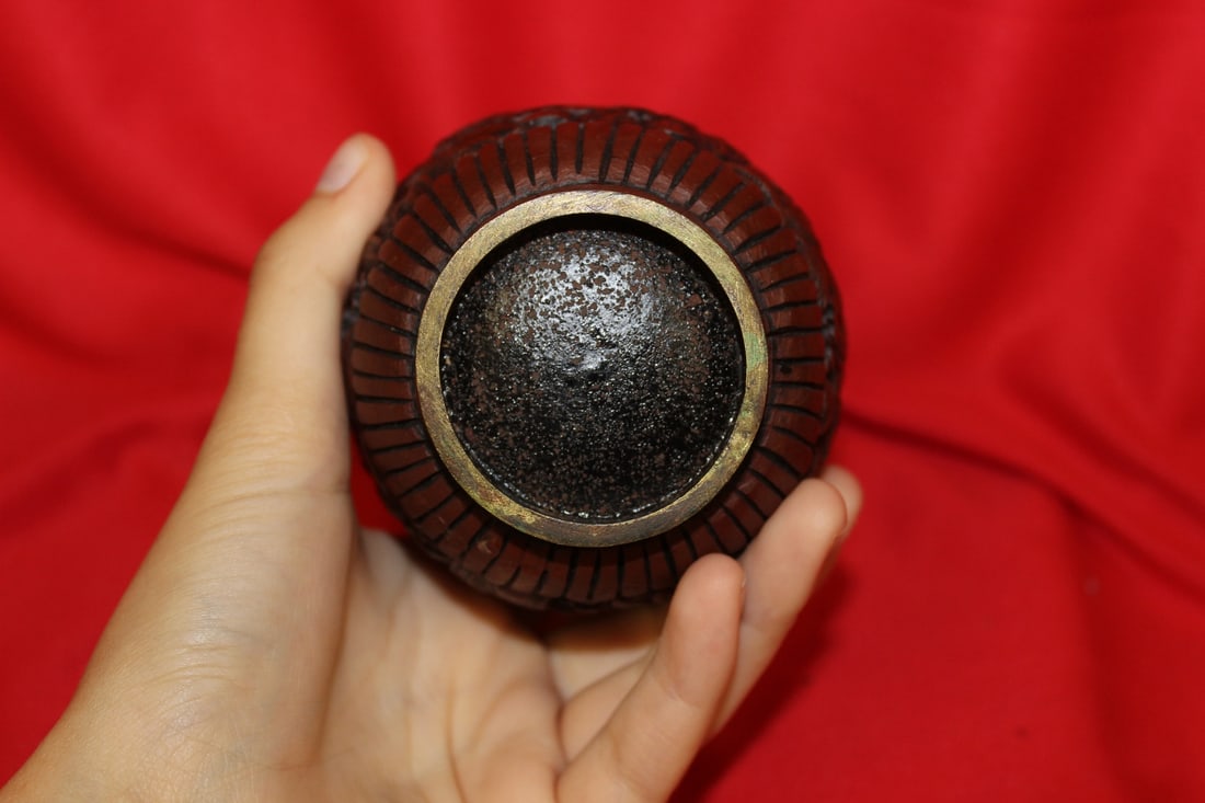 An Antique Lacquer Cinnabar Vase - 4