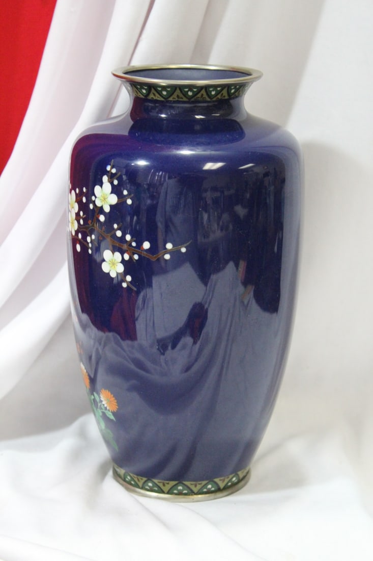 An Antique Japanese Cloisonne Vase - 2