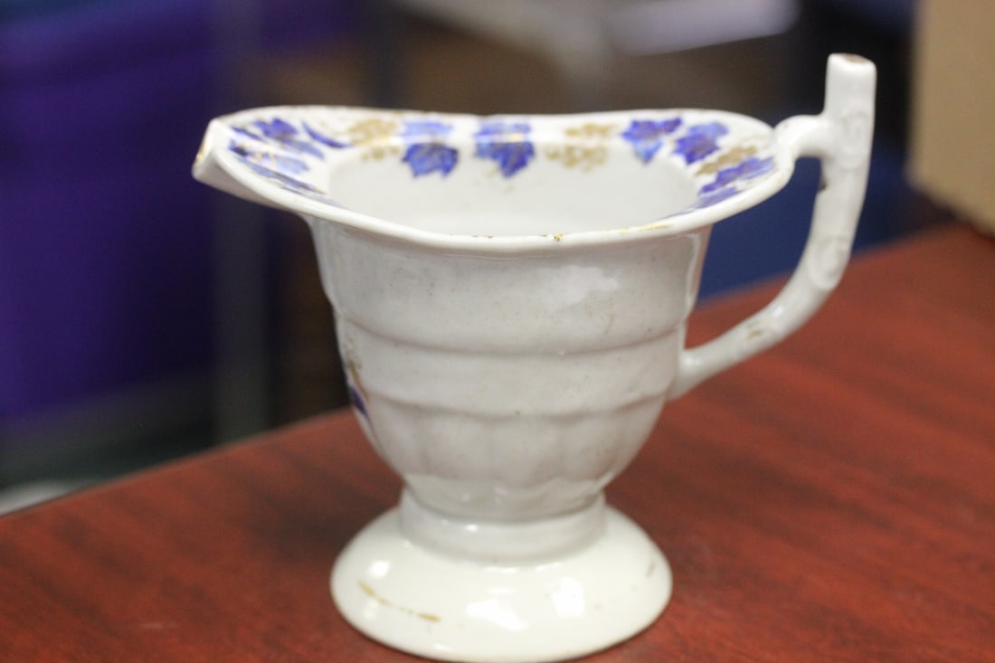 A Rare Chinese Export Porcelain Libation Cup - 2