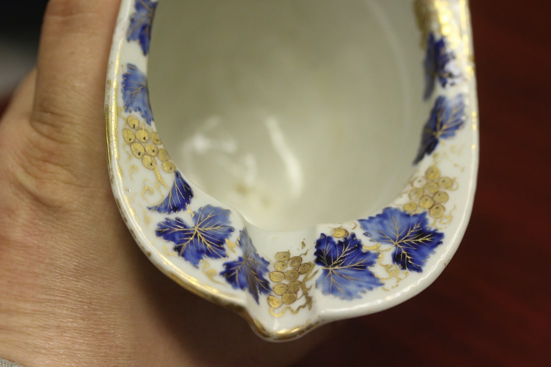 A Rare Chinese Export Porcelain Libation Cup - 8