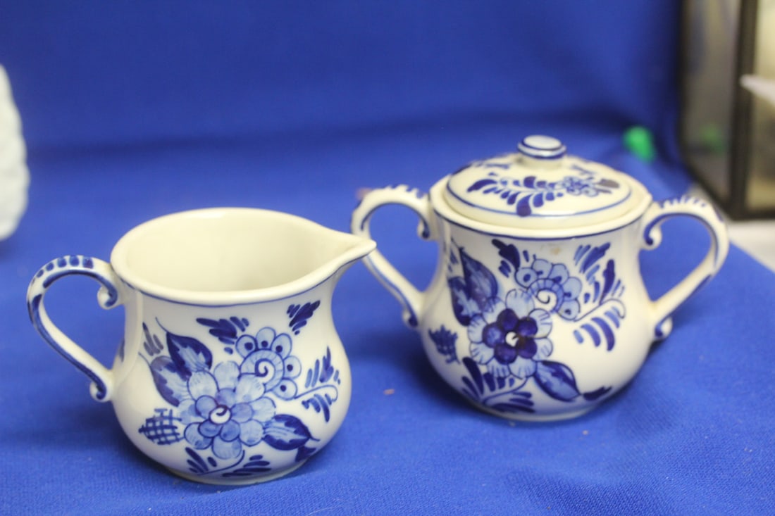 A Delft Sugar and Creamer Container - 3