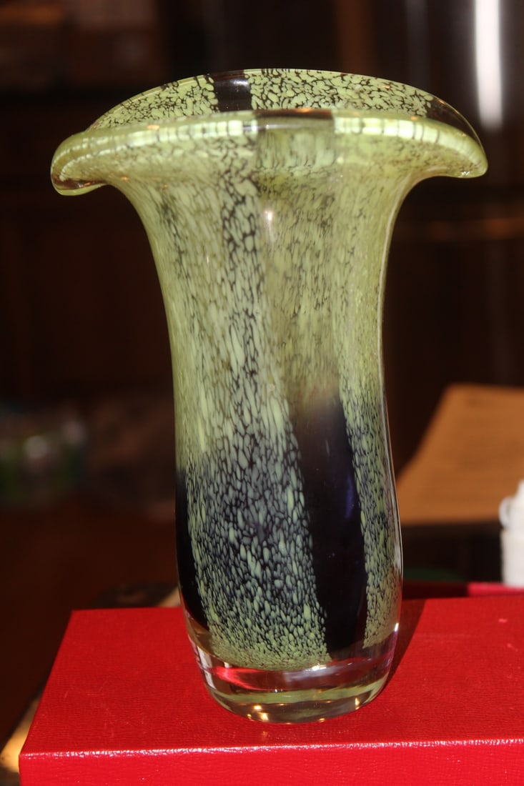 Art Glass Vase - 3