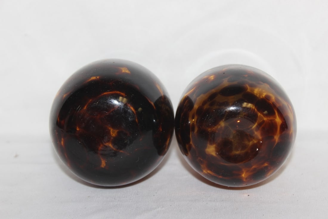 Lot of Two Art Glass Eggs - 2