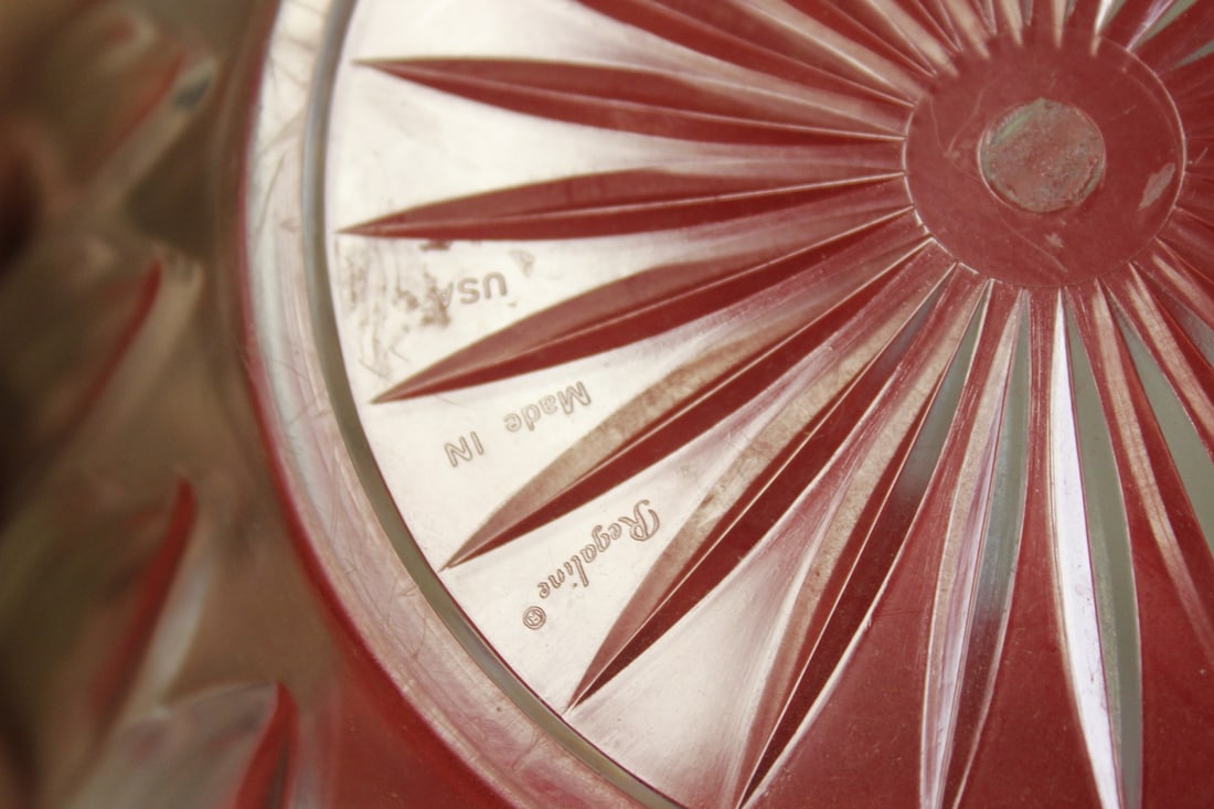 A Vintage Regaline Lucite Bowl - 4