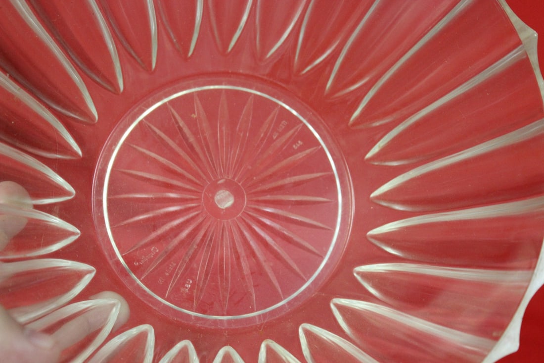 A Vintage Regaline Lucite Bowl - 5