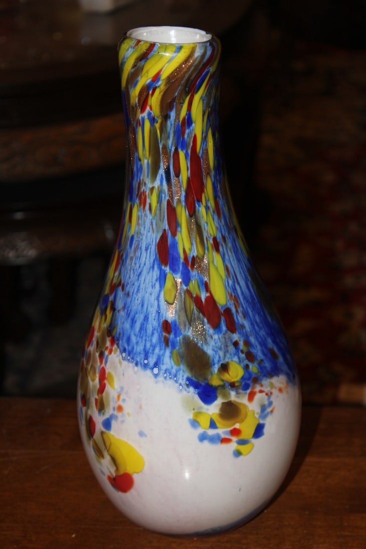 Beautiful Art Glass Vase - 3