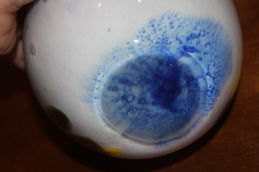 Beautiful Art Glass Vase - 5