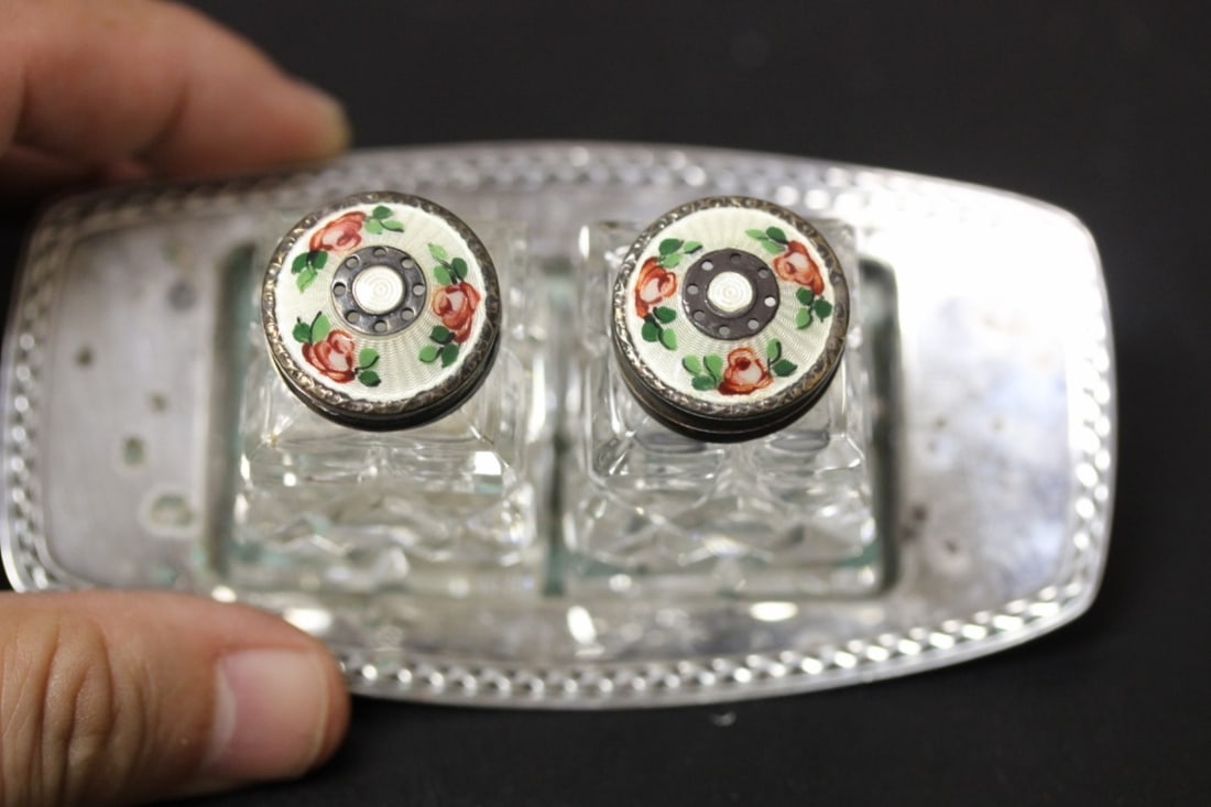 Set of 3 Enamel Salt and Pepper Shaker with tray - 2