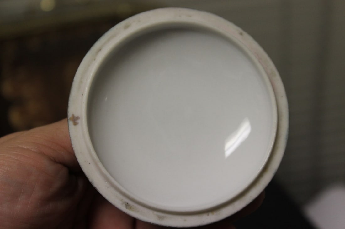 A Porcelain Trinket Box with Lid - 7