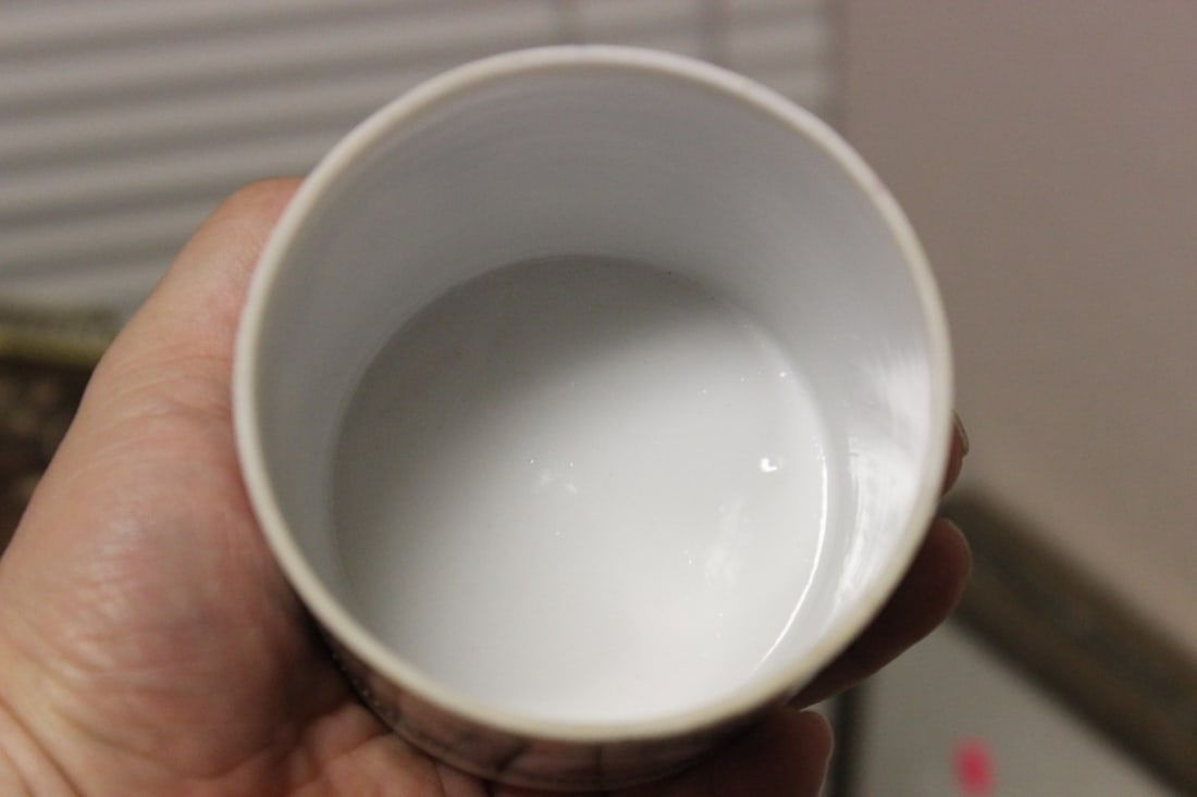 A Porcelain Trinket Box with Lid - 8